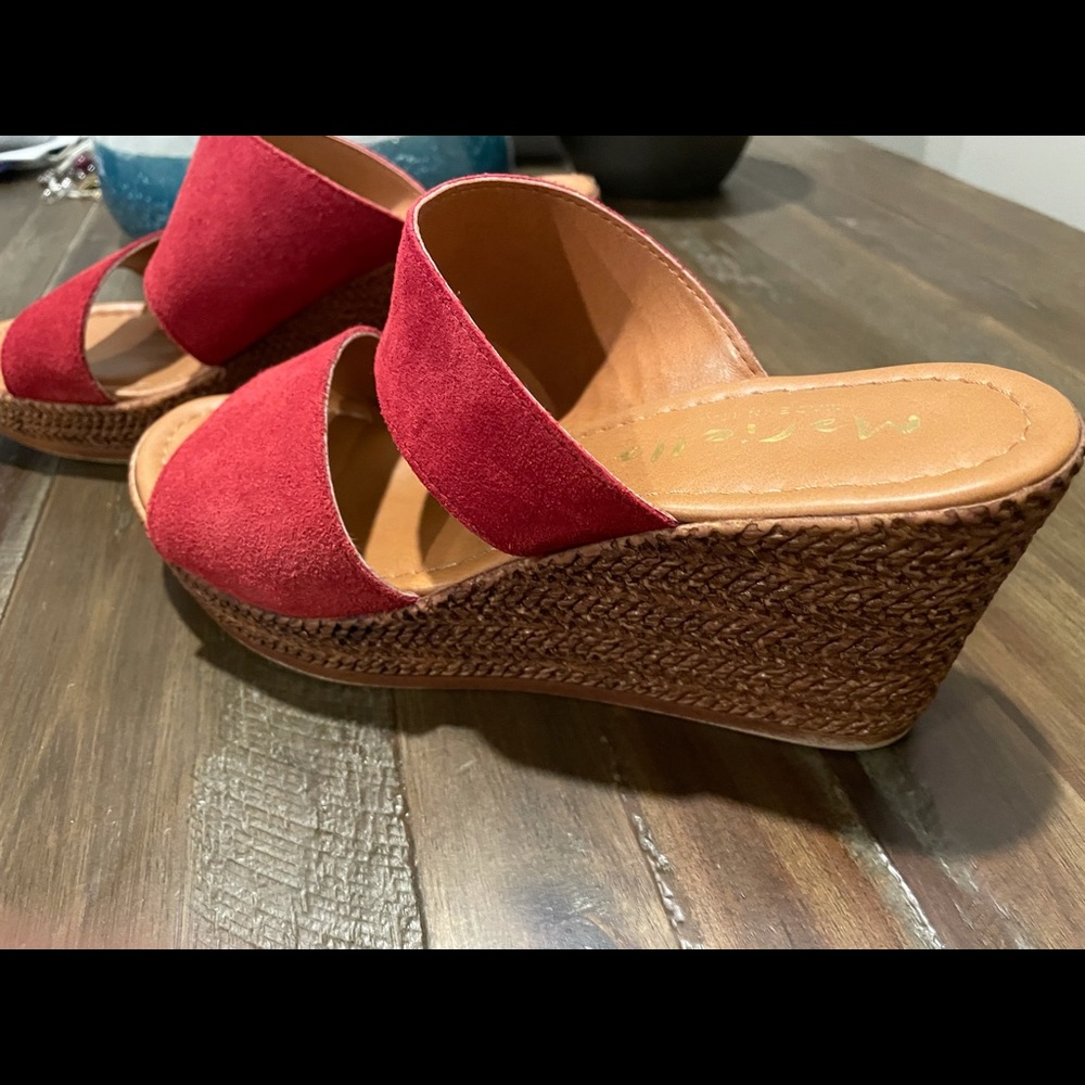 Cute! Burnt orange platform sandals. Only worn once.